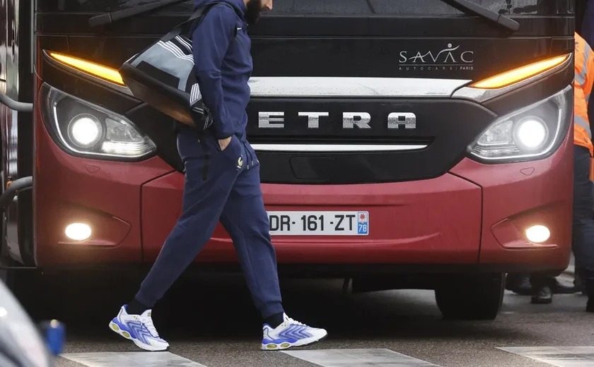 Seleção francesa anuncia que Karim Benzema está fora da Copa do Mundo