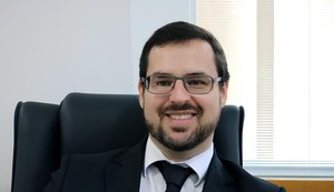 Burocracia digital e crédito fácil: André Naves alerta para o aumento da violência patrimonial contra idosos