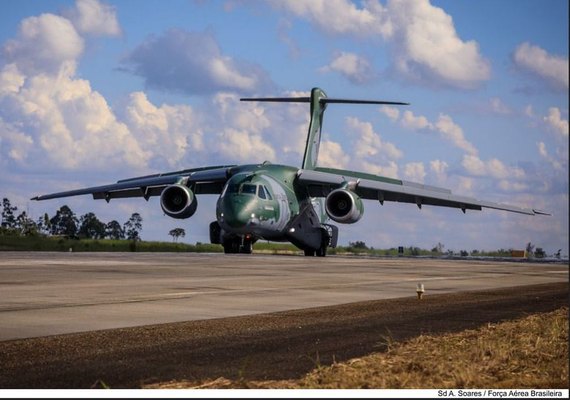 Avião da FAB que resgatará brasileiros decola nesta segunda (7) para a Polônia