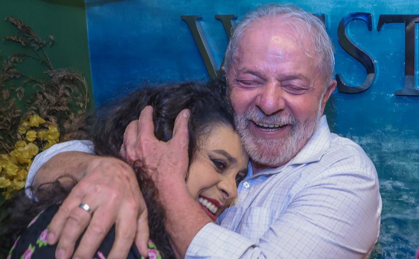 Presidente eleito Lula emociona com despedida a Gal Costa: 'enriqueceu nossa cultura'