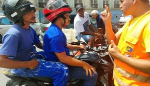 Equipe da SMTT realiza blitz educativa é no Centro de Maceió