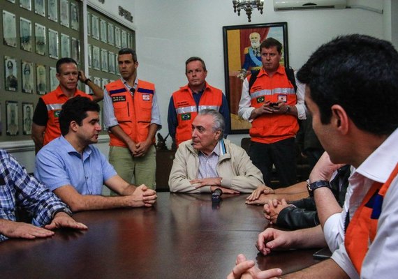 Em Maceió, Michel Temer anuncia apoio para reparar danos causados pelas chuvas