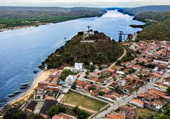 Suposto latrocínio: homem é encontrado morto dentro de residência em Pão de Açúcar