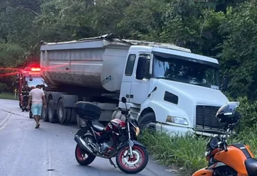 Acidente entre carro e caminhão deixa duas pessoas mortas em Rio Largo