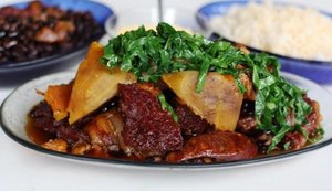 Feijoada da Maria Gorda completa 35 anos e inaugura nesta noite loja modelo em Maceió.