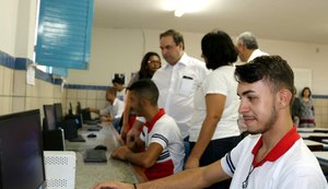 Governo entrega oito laboratórios de informática em Arapiraca