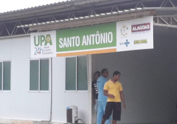 Homem fica gravemente ferido em colisão envolvendo uma moto e um caminhão