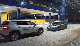 Carro roubado há menos de um mês em Recife é recuperado pela PRF em Rio Largo