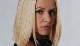 Atriz Bianca Rinaldi escapa de assalto fugindo de carro entre tiros no Rio de Janeiro