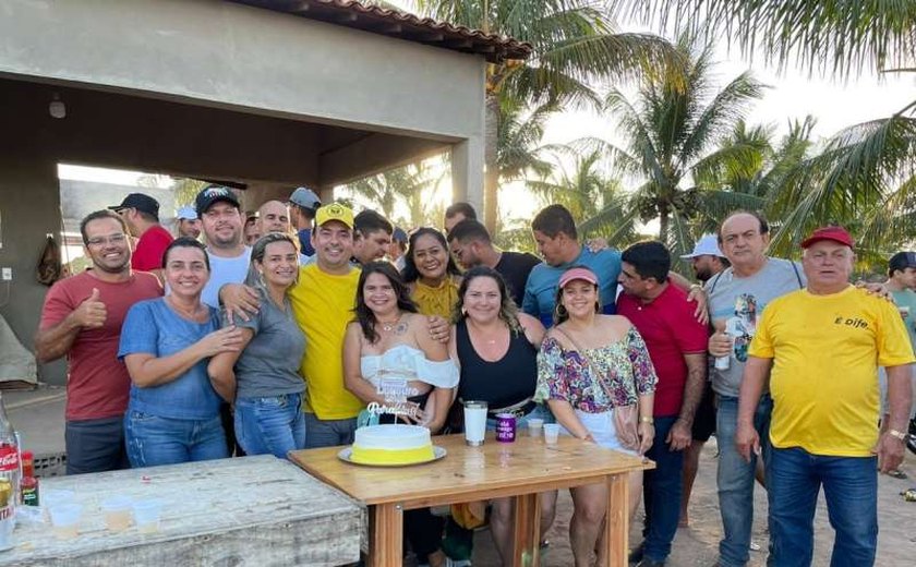 Em Junqueiro, prefeito eleva sua popularidade indo aos povoados comemorar seu aniversário