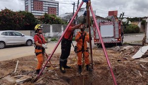 Bombeiros resgatam bebê, mãe e avô após queda em cacimba em Arapiraca
