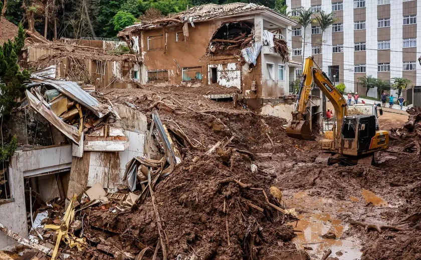 Sobe para 72 o número de mortos nas chuvas em Minas Gerais