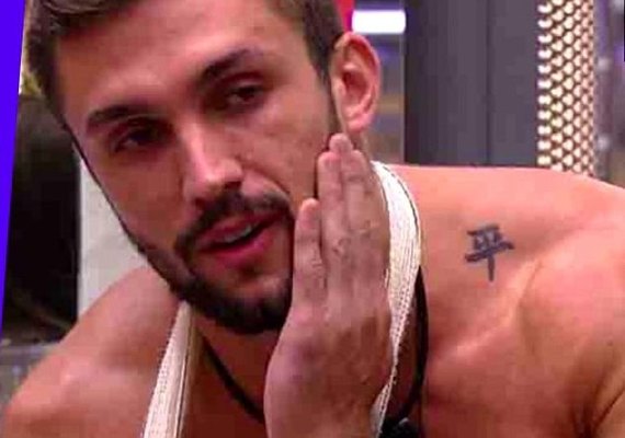 'BBB 21': Arthur se machuca durante prova do líder e é levado ao hospital