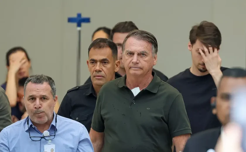 Moraes autoriza internação de Bolsonaro para realização de cirurgia