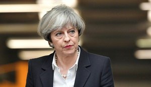 Theresa May afirma que não há 'alternativa praticável ao uso da força' na Síria