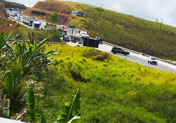 Indígenas Wassu-Cocal interditam rodovia em Joaquim Gomes; via foi liberada