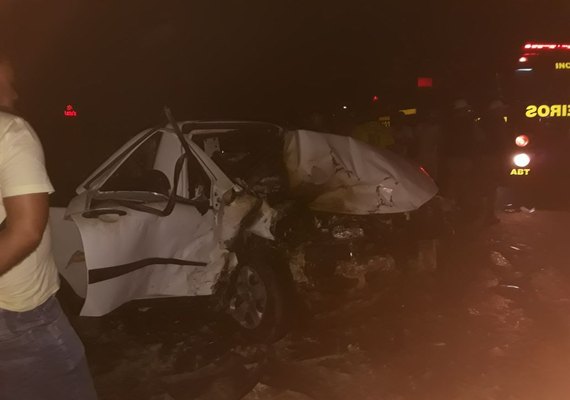 Acidente na AL-220 mata menina de 11 anos e deixa cinco pessoas feridas
