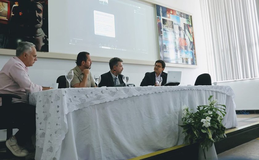 MPF discute regulamentação dos passeios 'Banho de Lua' na orla de Maceió