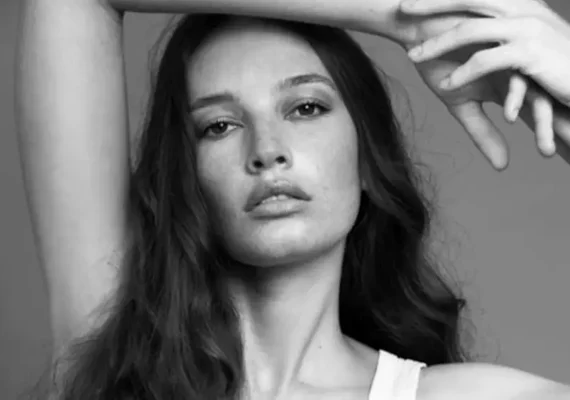 Modelo Giane Alves, descoberta em posto de gasolina, morre aos 32 anos