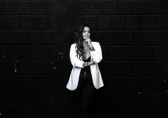 Fernanda Guimarães apresenta show com clássicos de sua carreira neste sábado (20)