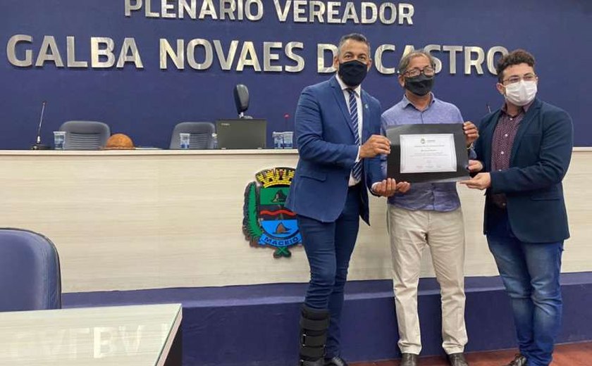 Criador do 'Fusca Literário' recebe a Comenda Escritor Graciliano Ramos