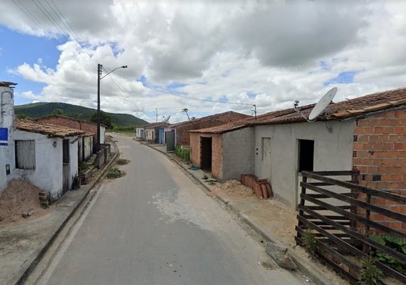 Homens que bebiam juntos discutem e um deles mata o outro a facadas