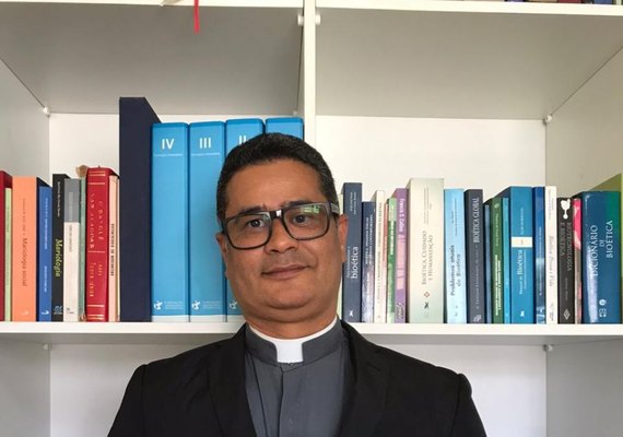 Padre lança livro sobre o passado de Maragogi