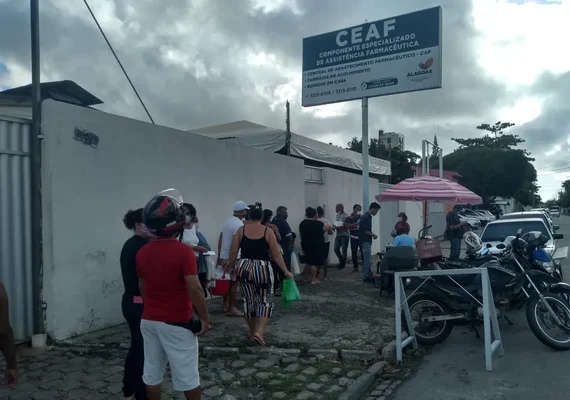 Beneficiários denunciam falta de remédio na Farmex