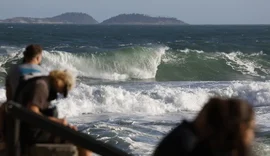 Adolescente que desapareceu com namorada no mar é encontrado