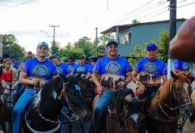 Cavalgada do Trabalhador leva centenas de vaqueiros deodorenses às ruas em celebração à tradição