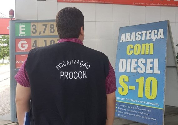 Procon Maceió fiscaliza postos de combustíveis e orienta consumidores