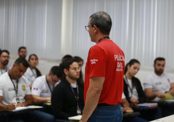 Peritos oficiais participam da formação dos novos delegados da Polícia Civil