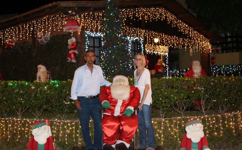 Com 15 mil lâmpadas, casa mais iluminada do Natal em Maceió chama a atenção de populares