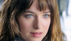 Dakota Johnson faz questão de filmar cenas de sexo nua e revela o que acha do BDSM