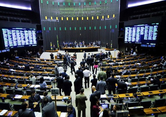 Congresso aprova LDO com previsão de rombo de R$ 131,3 bilhões em 2018