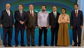 Ausente, Bolsonaro é principal alvo em último debate