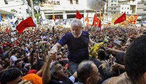 Manifestantes impedem saída de Lula do Sindicato dos Metalúrgicos