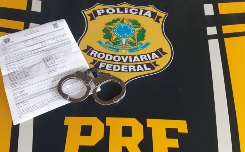 PRF cumpre mandado de prisão, em Canapi