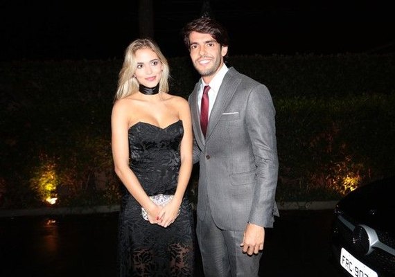 Kaká posa com Caroline Dias, apontada como sua namorada
