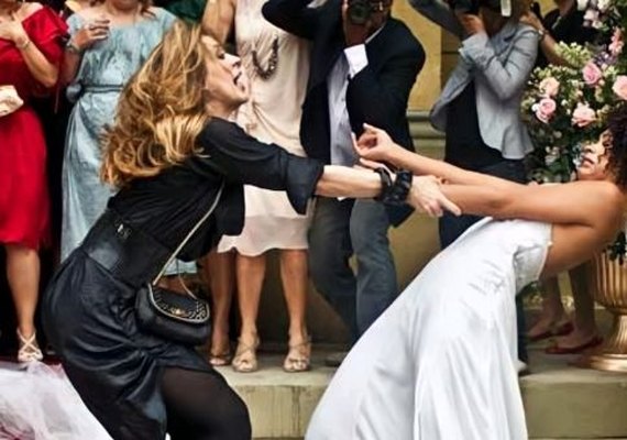 Jaqueline invade casamento de Jacques Leclair e Clotilde e orquestra confusão