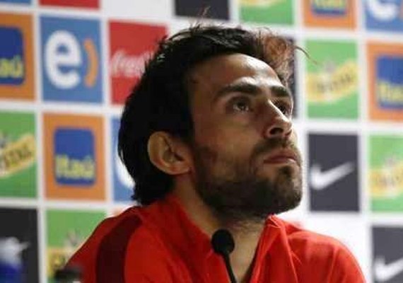 Colo-Colo anuncia acerto com Valdivia e aguarda exames médicos