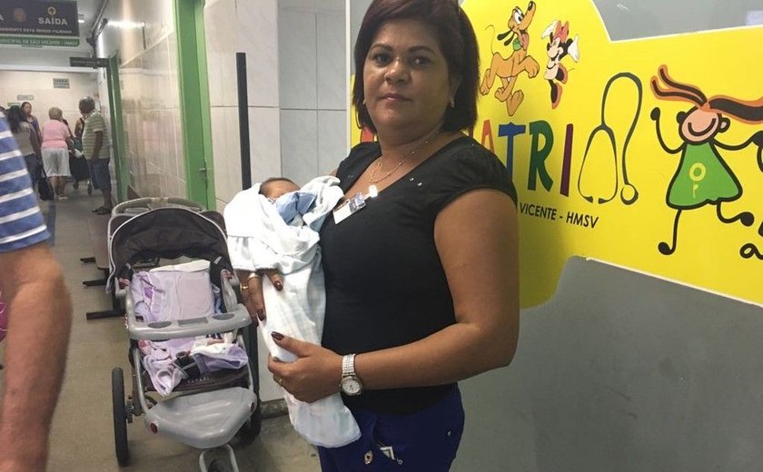 Mulher salva bebê abandonado dentro de saco de lixo em SP