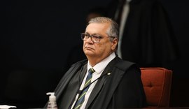 Dino abre apuração sobre emendas para produtora do filme de Bolsonaro