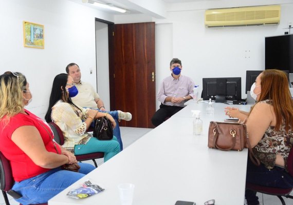 Professores denunciam trabalho exaustivo durante gravação de aulas