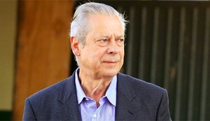 Ex-ministro José Dirceu deixa prisão e segue para Brasília