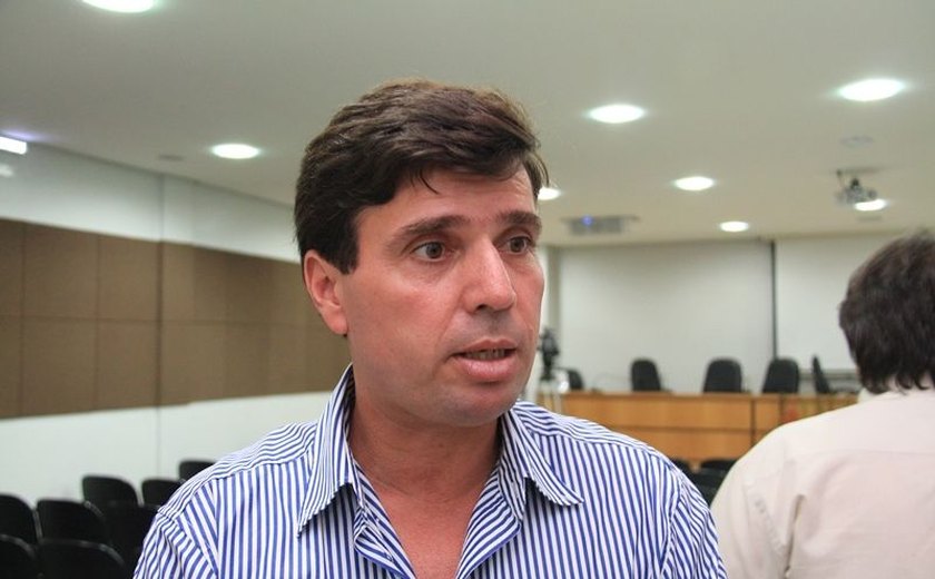 MPE aciona prefeito de Penedo por improbidade
