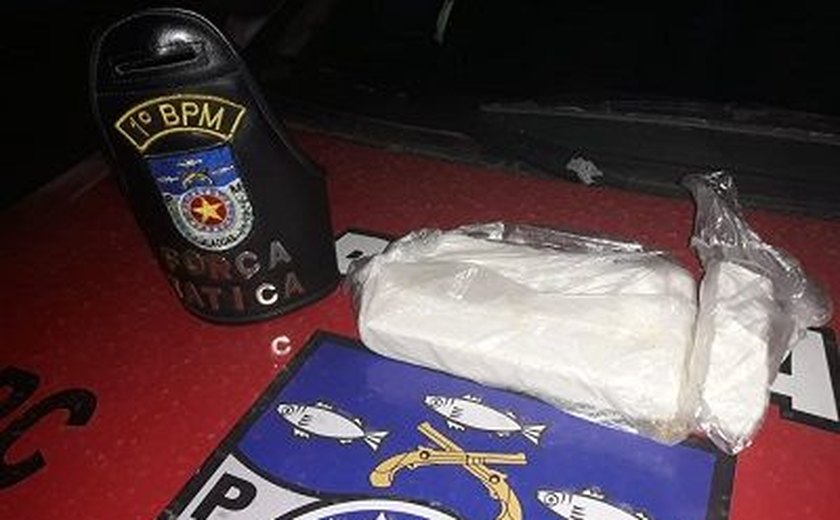 PM prende mulher e apreende menor por tráfico de drogas na Vila Brejal