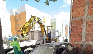 Operação Lata Velha remove sucatas abandonadas das ruas de Maceió