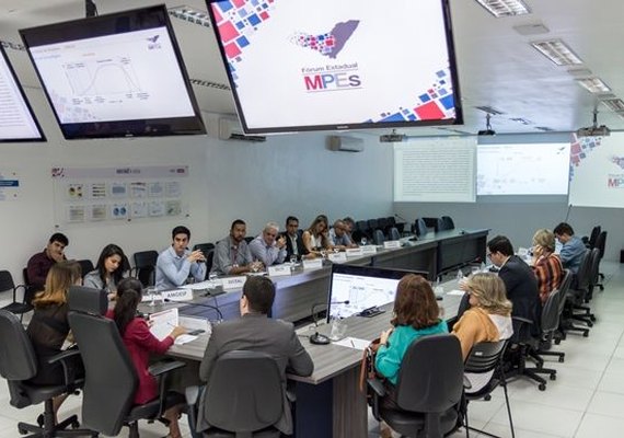 Governo discute apoio às micro e pequenas empresas de Alagoas