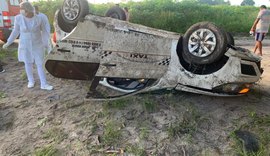 Mulher morre após capotamento de carro na BR-101